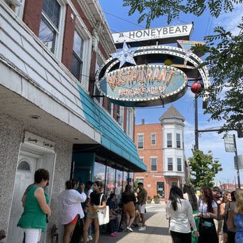 Honeybear Cafe - Outside is so cute - Breakfast & Brunch Near Me - Chicago, Illinois