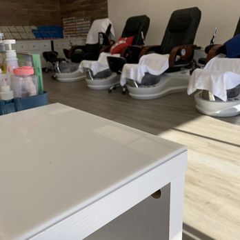 Diva Nails & Spa - Lots of polishes, acrylic powders, gels - Nail Salons Near Me - San Diego, California