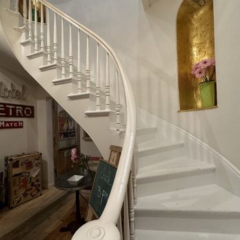 Metro Hotel & Cafe - Stairs to rooms - Hotels Near Me - Petaluma, California Metro Hotel & Cafe - Stairs to rooms - Hotels Near Me - Petaluma, California