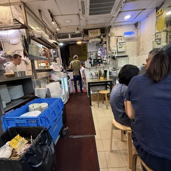 再興燒臘飯店 - Inside - Cantonese Near Me - Hong Kong, HK