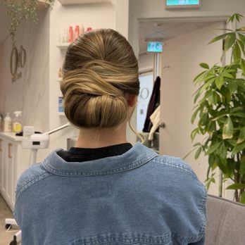 Oro Salon - Hair Salons Near Me - Waterloo, Ontario Oro Salon - Hair Salons Near Me - Waterloo, Ontario