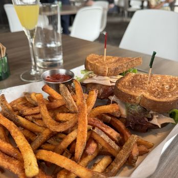Turn Restaurant - Turkey Club & fries - Breakfast & Brunch Near Me - St. Louis, Missouri