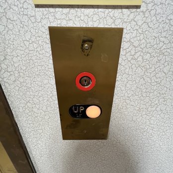 Dillard's - Dillard's SouthPark Mall Elevator - Department Stores Near Me - Strongsville, Ohio