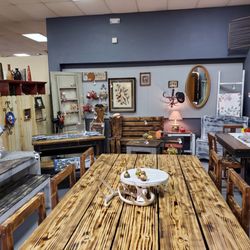 Riverside Antiques & Treasures