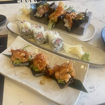 The Blue Elephant - Temaki trio, Spicy tuna crunch, Spicy salmon canapé (top to bottom) - Italian Near Me - Wayne, Pennsylvania