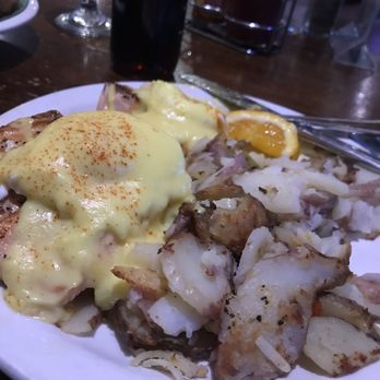Junkyard Cafe - Eggs Benedict with salmon (they didn't have smoked salmon) - American Near Me - Simi Valley, California