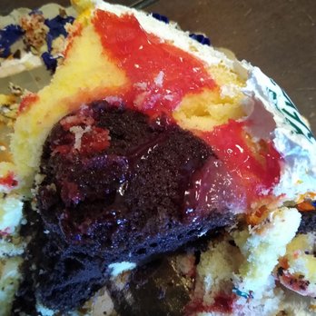 Safeway - tiny ass cake for$20, hardly any fresh strawberries inside and hardly any strawberry jam or gel inside - Grocery Near Me - Tempe, Arizona