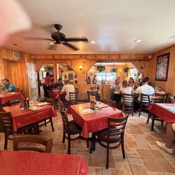 El Siboney Restaurant - On of the dinning rooms - Cuban Near Me - Key West, Florida El Siboney Restaurant - On of the dinning rooms - Cuban Near Me - Key West, Florida