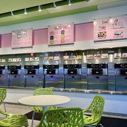 Berry Yo Frozen Yogurt - Lovely shop with delicious froyo. So many flavors and toppings! Friendly staff.