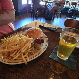 Hamburger with string fries