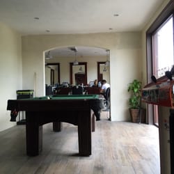 Roots Traditional Barbershop - Salón