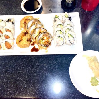 Makitto Sushi - Sushi platter with Spicy Tuna, Crunchy Bay, & California Roll. Wasabi & Ginger w/low sodium soy sauce. - Sushi Bars Near Me - Mesa, Arizona