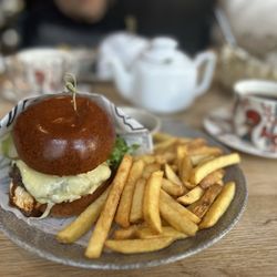 Krog Roba - Burger with fries