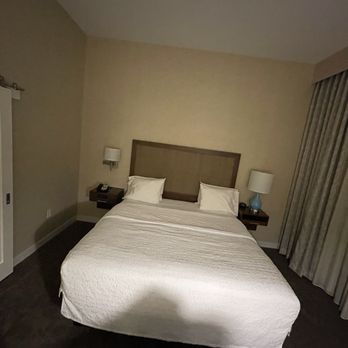Hampton Inn & Suites Page - Lake Powell - Queen bed - Hotels Near Me - Page, Arizona Hampton Inn & Suites Page - Lake Powell - Queen bed - Hotels Near Me - Page, Arizona