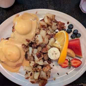 Fontenelle Restaurant - Salmon Eggs Benedict - Breakfast & Brunch Near Me - Ottawa, Ontario Fontenelle Restaurant - Salmon Eggs Benedict - Breakfast & Brunch Near Me - Ottawa, Ontario