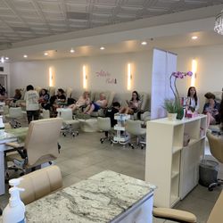 Allure Nails - Very busy