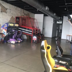 Trackside Pizzeria and Pub - Game room