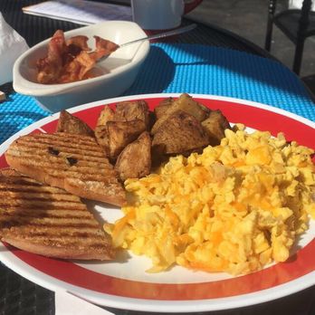 Cafe Reyes - Huevos con papas with aside of bacon.  Hot chocolate in the background. - Cuban Near Me - Worcester, Massachusetts