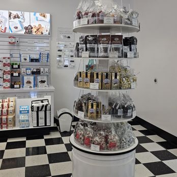 See's Candies - Chocolatiers & Shops Near Me - Austin, Texas See's Candies - Chocolatiers & Shops Near Me - Austin, Texas