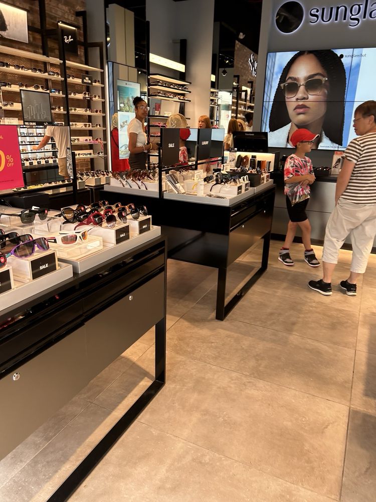 SUNGLASS HUT Updated September 2024 1 Premium Outlets Blvd, Tinton