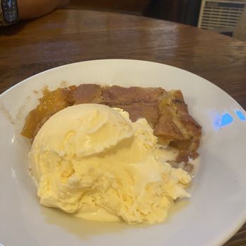Roadhouse BBQ - Peach cobbler a la mode - Smokehouse Near Me - Cedar City, Utah