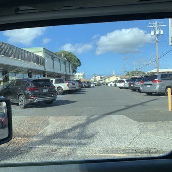 Liliha Bakery - Plenty of parking spaces - Bakeries Near Me - Honolulu, Hawaii