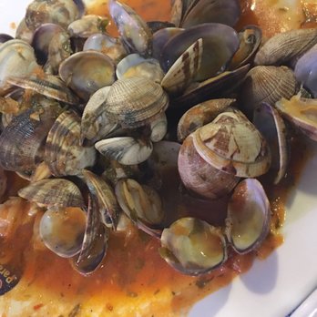La Paradeta - Steamed Manila Clams in marinara sauce. - Seafood Near Me - Barcelona, B La Paradeta - Steamed Manila Clams in marinara sauce. - Seafood Near Me - Barcelona, B