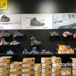 Jack Wolfskin Store - Im Moment ist dort gerade "Sale" - aber was machen sie den Rest des Jahres?