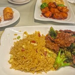 China Palace - Ordered beef and broccoli lunch special and general Tso's lunch special.