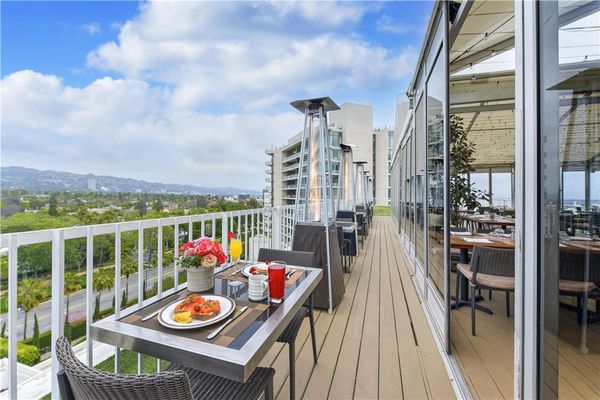 The Beverly Hilton by null