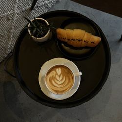 Solum Coffee Roasters - Hot Latte with Japanese Butter Roll