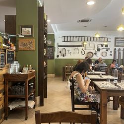 Agorà - Indoor dining area
