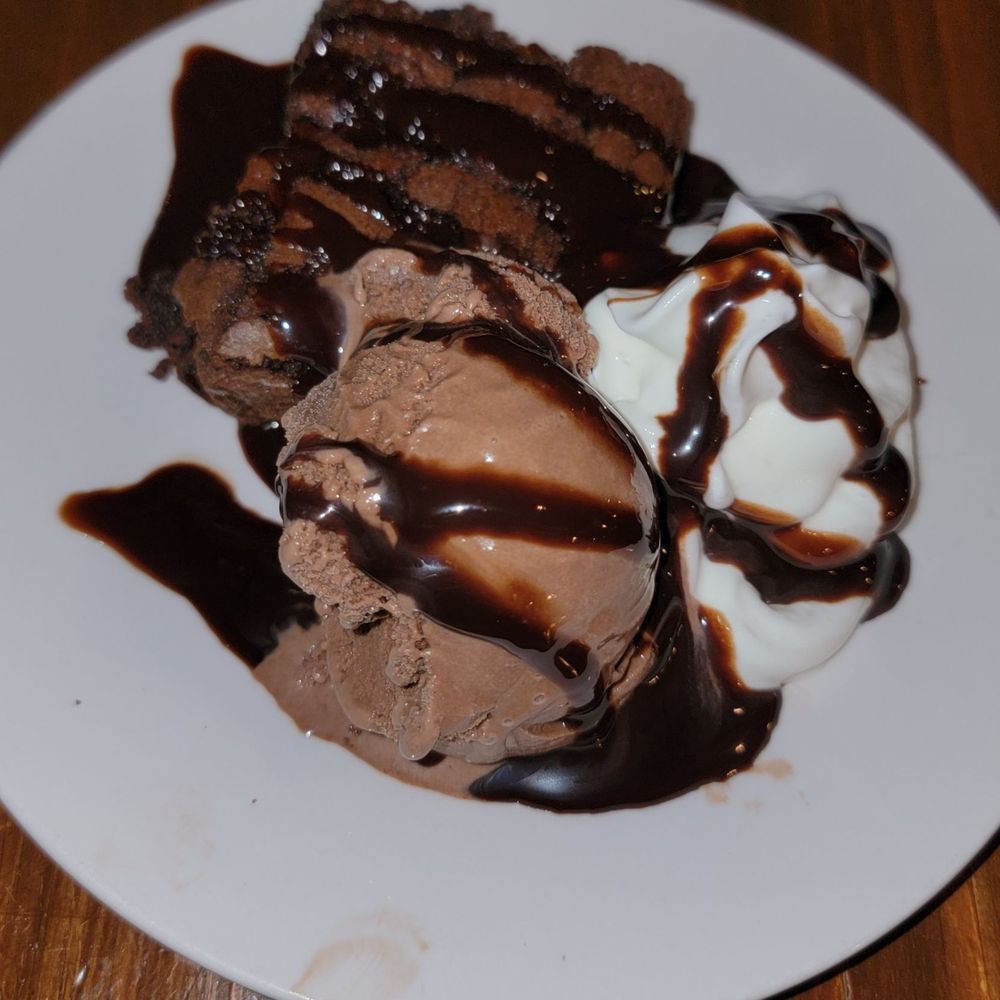 The '6 House Pub - Brownie - American Near Me - Williamstown, Massachusetts