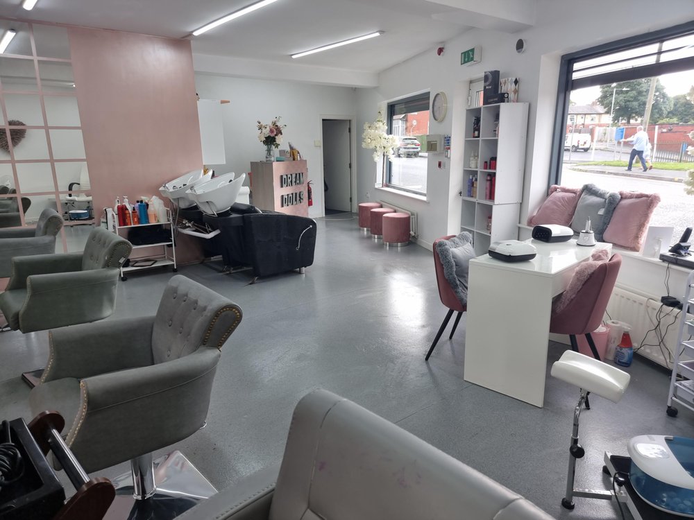 DREAM DOLLS SALON 1 Hulton Ln, Bolton, Greater Manchester, United