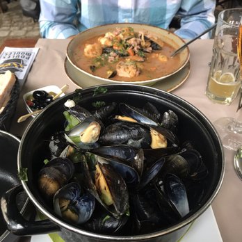 Poules Moules - Belgian Near Me - Bruges, VWV Poules Moules - Belgian Near Me - Bruges, VWV