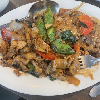 Spice It Up! - 3. Drunken Noodles - Thai Near Me - Stockton, California Spice It Up! - 3. Drunken Noodles - Thai Near Me - Stockton, California