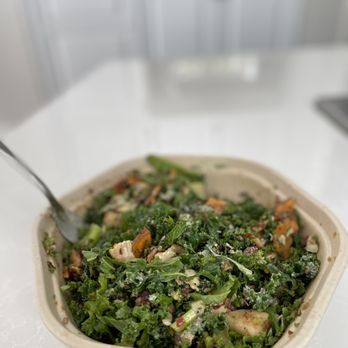 sweetgreen - Healthy Salads, Wraps, and Bowls - a salad in a bowl with a spoon - Salad Near Me - Chappaqua, New York sweetgreen - Healthy Salads, Wraps, and Bowls - a salad in a bowl with a spoon - Salad Near Me - Chappaqua, New York