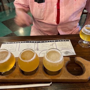 Flying Saucer Draught Emporium - Beer flight - Beer Bar Near Me - Memphis, Tennessee