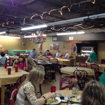 Romie's Grocery - Lunch crowd. - American Near Me - Tupelo, Mississippi