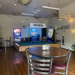 Rivers Edge Deli & Bbq - Billiards and slots