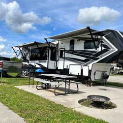 Cove Creek RV Resort - RV site
