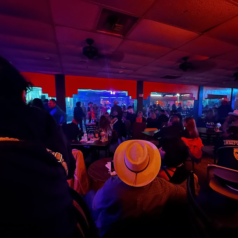 【陶板額】DANCING HOURS City of Delano Recreation updated their cover photo.