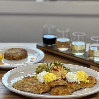 Lynn's Table by null