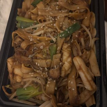 Fun Station - Seafood Chow Fun  海鲜炒河粉 - Noodles Near Me - Honolulu, Hawaii
