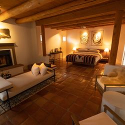 NOSA Restaurant And Inn - Black mesa room