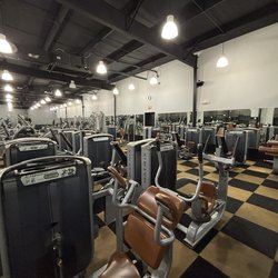 The Zoo Healthclub - Our wide array of machines and equipment!