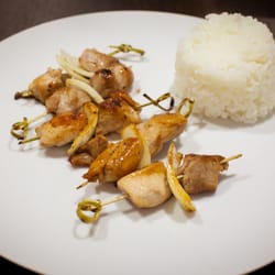 Maki Sushi Bar - Pollo Yakitori en brocheta(s)
