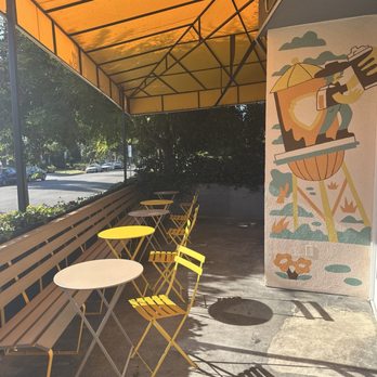 Philz Coffee - Outdoor seating - Coffee & Tea Near Me - Burbank, California