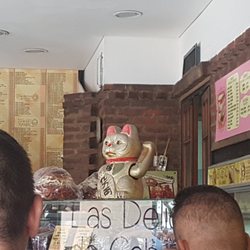 Las Delicias de Caballito - Good luck kitty!