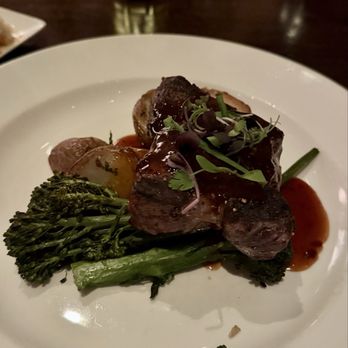 Mountain Room - sirloin - American Near Me - Yosemite Valley, California Mountain Room - sirloin - American Near Me - Yosemite Valley, California